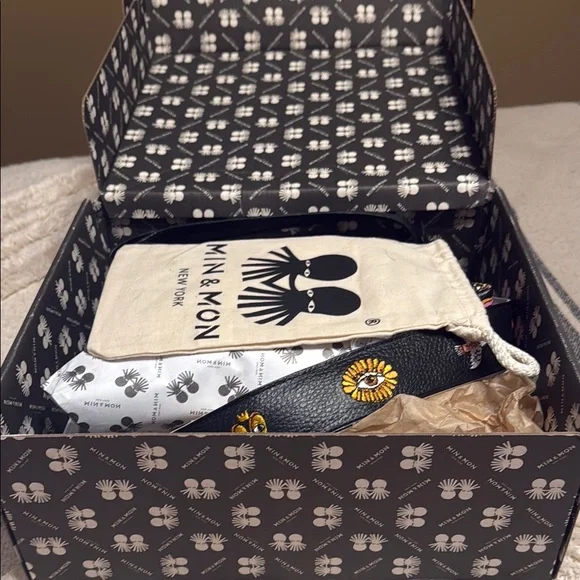 Min&Mon anastasio mini handbag w/matching embroidered strap,wallet,keychain - Picture 14 of 15